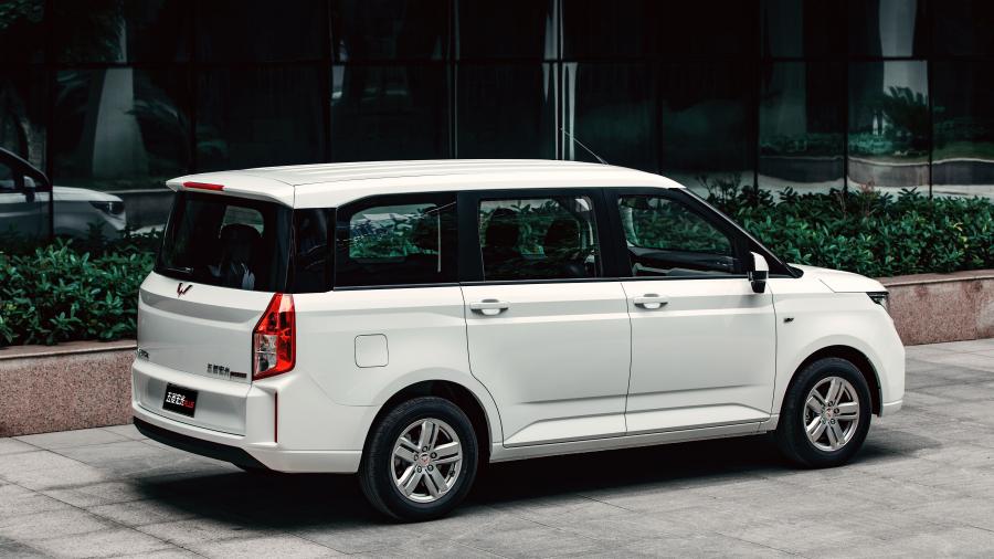  WuLing Hongguang Plus 2019 года  (фото 13 из 49)